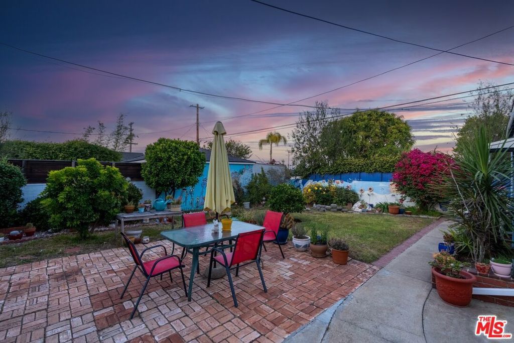 Photo of 7912 Naylor Avenue, Los Angeles, CA 90045 (MLS # 26827525)