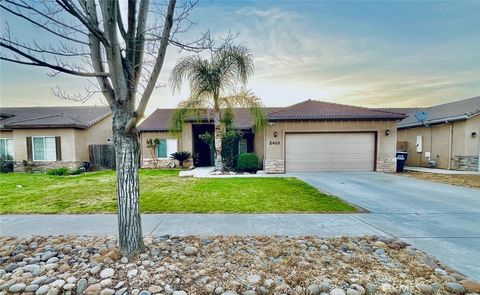 Photo of 2403 N Crowe St, Visalia, CA 93291 (MLS # SR26058535)