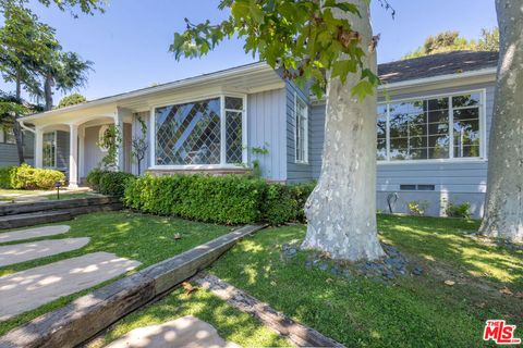 Photo of 11339 Thurston Place, Los Angeles, CA 90049 (MLS # 25607287)