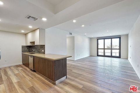 Photo of 1070 S Bedford Street #205, Los Angeles, CA 90035 (MLS # 26837199)