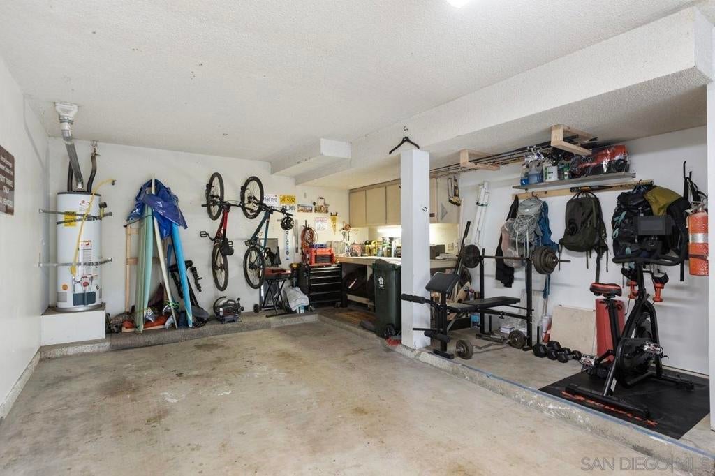 6121 Calle Mariselda 304