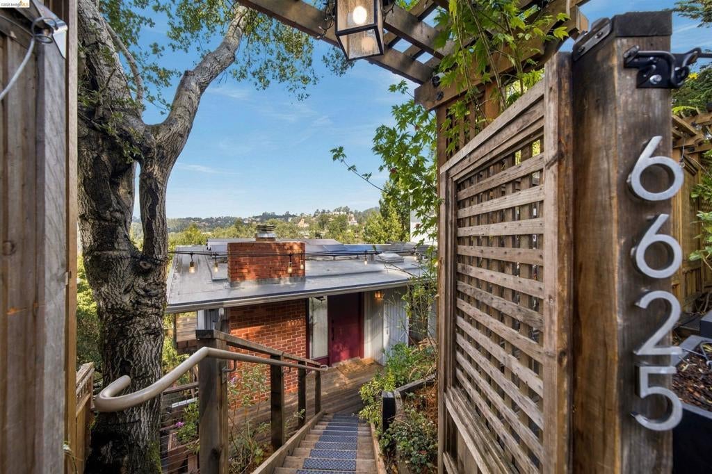 6625 Snake Rd RD, Oakland CA 94611