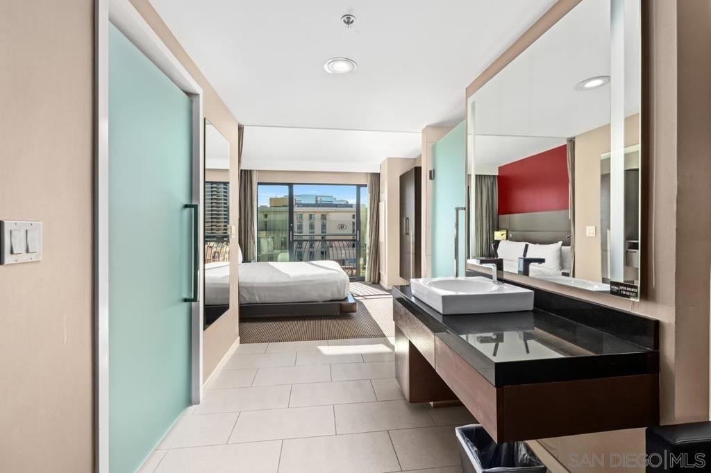 207 5Th Ave 1043
