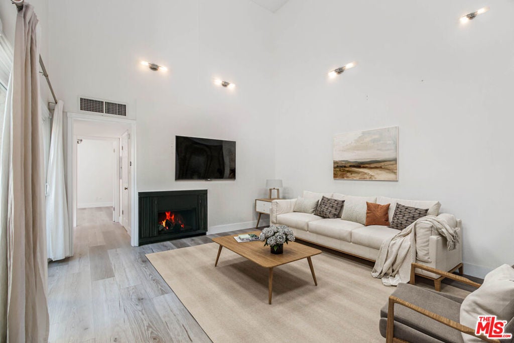 1339 N Columbus Avenue 304, Glendale CA 91202