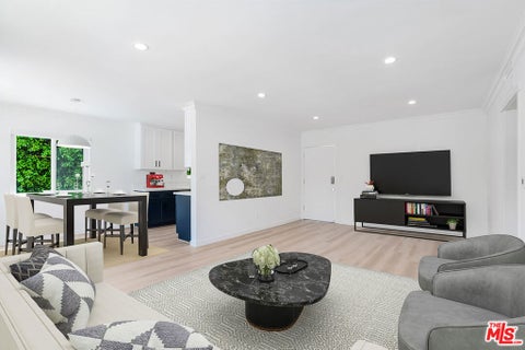 Photo of 527 S Barrington Avenue #3, Los Angeles, CA 90049 (MLS # 26104789)
