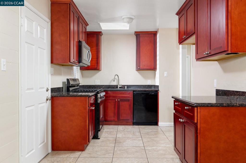 5206 Priscilla Ln