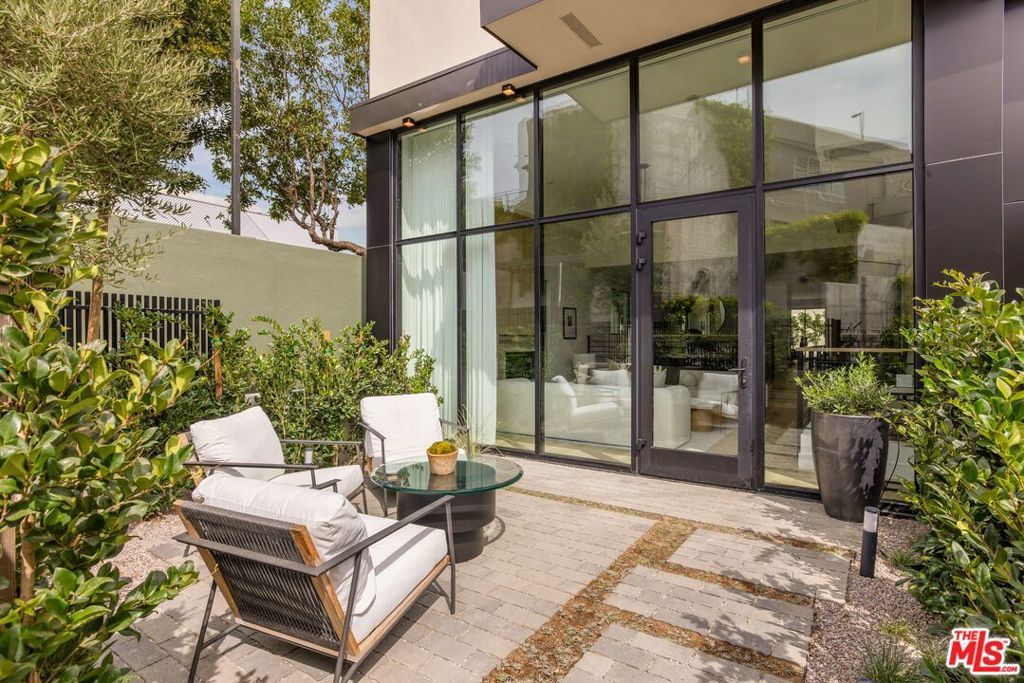 listing image 130720336309818332192