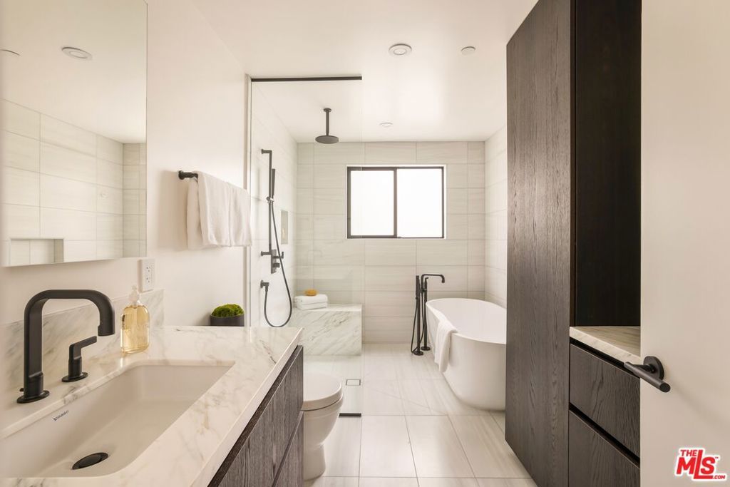 listing image 130723249988929577080