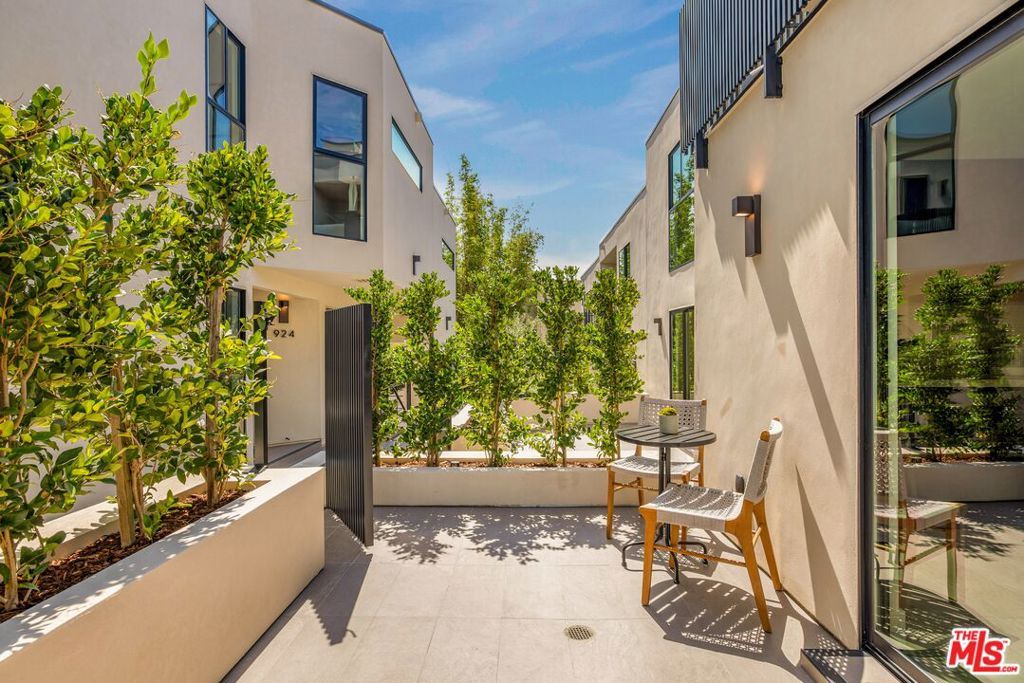 listing image 130725739449126285794