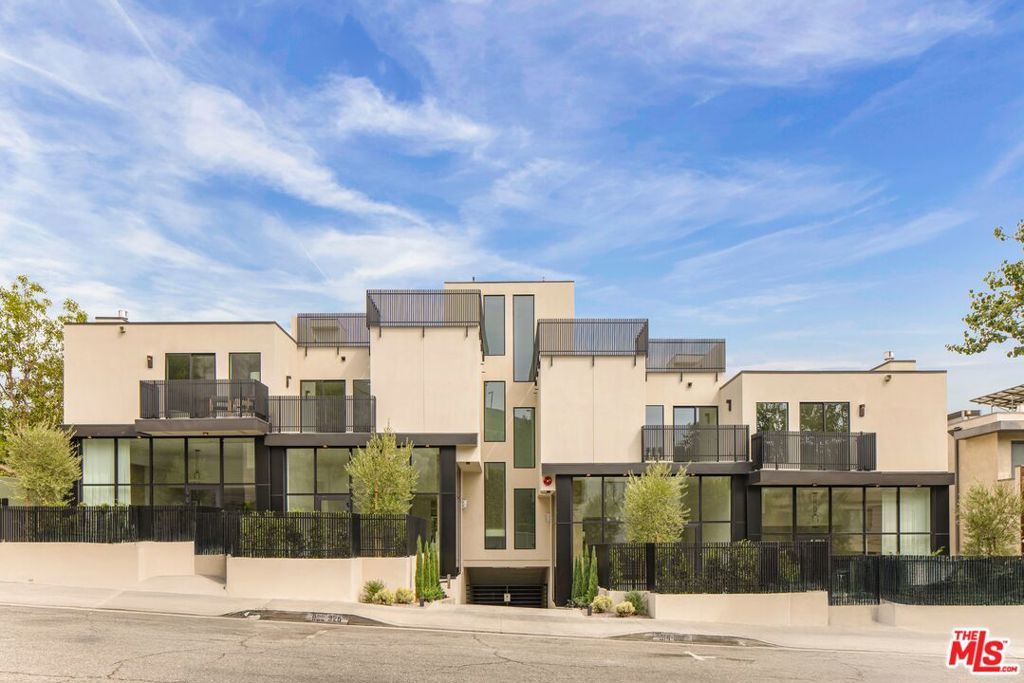 listing image 130722870808452472843