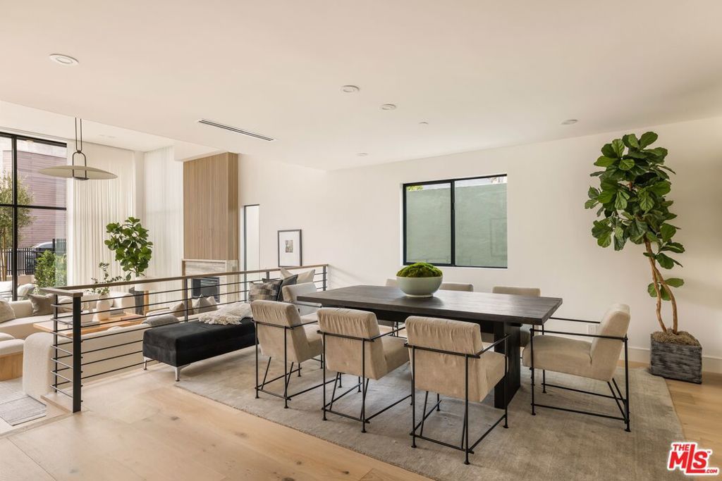 listing image 130722856288860517663