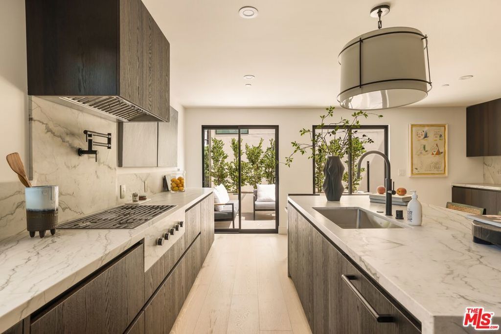 listing image 130725058137091388394