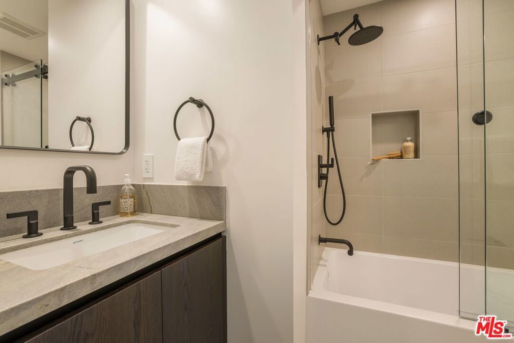 listing image 130721100868405200846