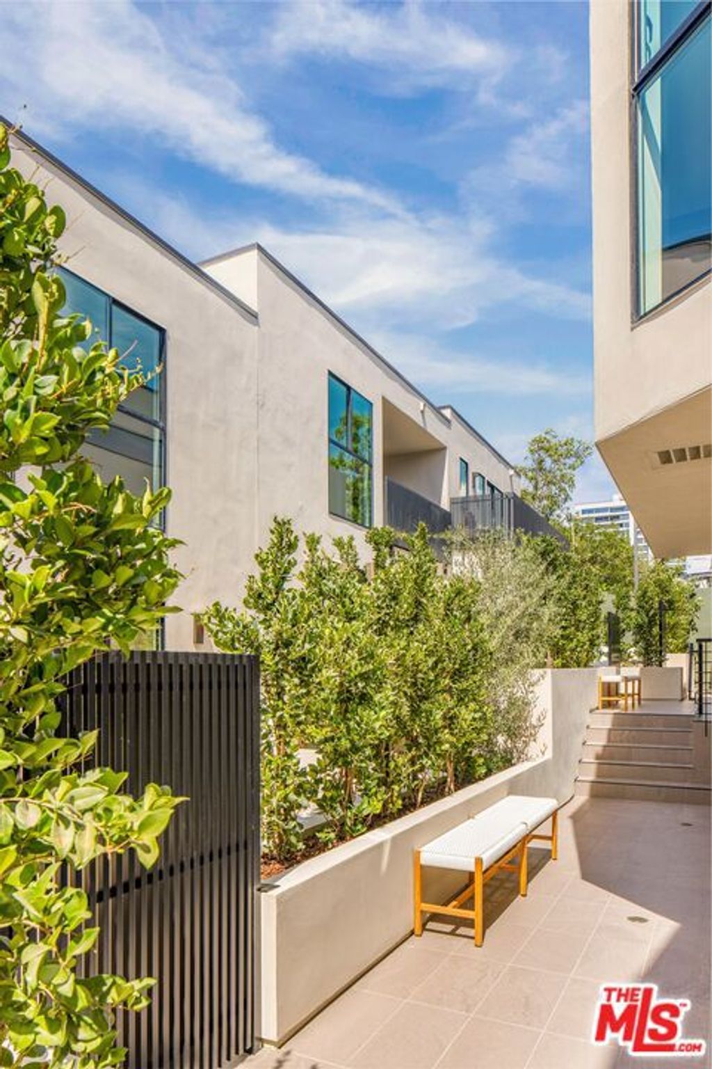 listing image 130720225425803225312