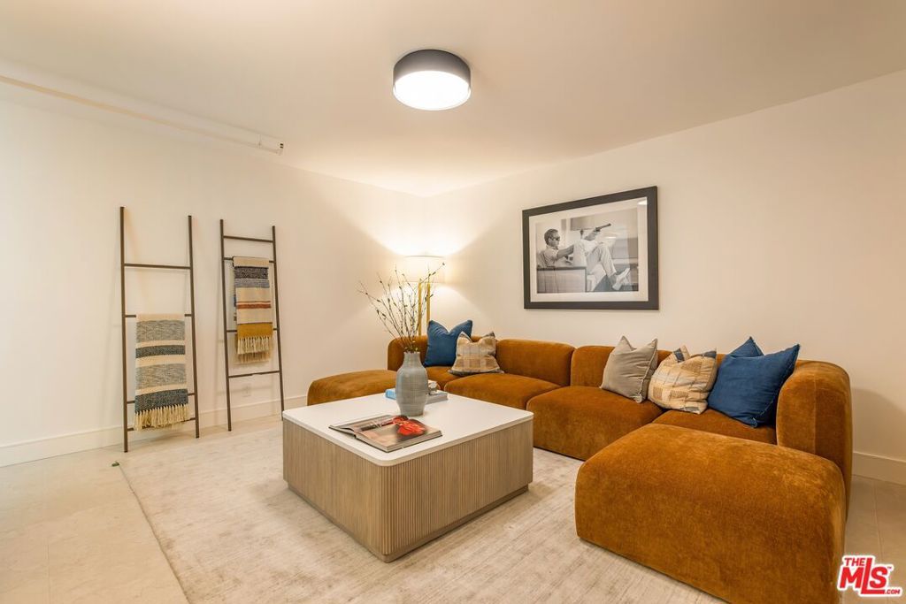 listing image 130724406389117941528