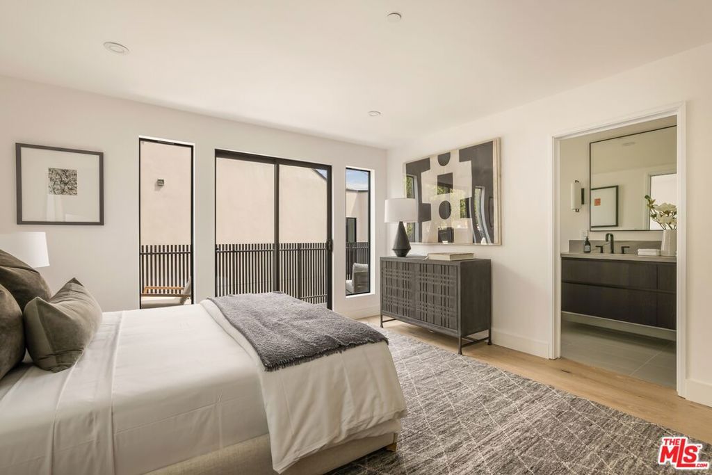 listing image 130729842915361951800