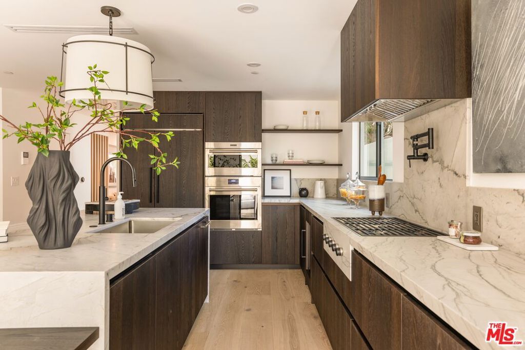 listing image 130728713669226379095