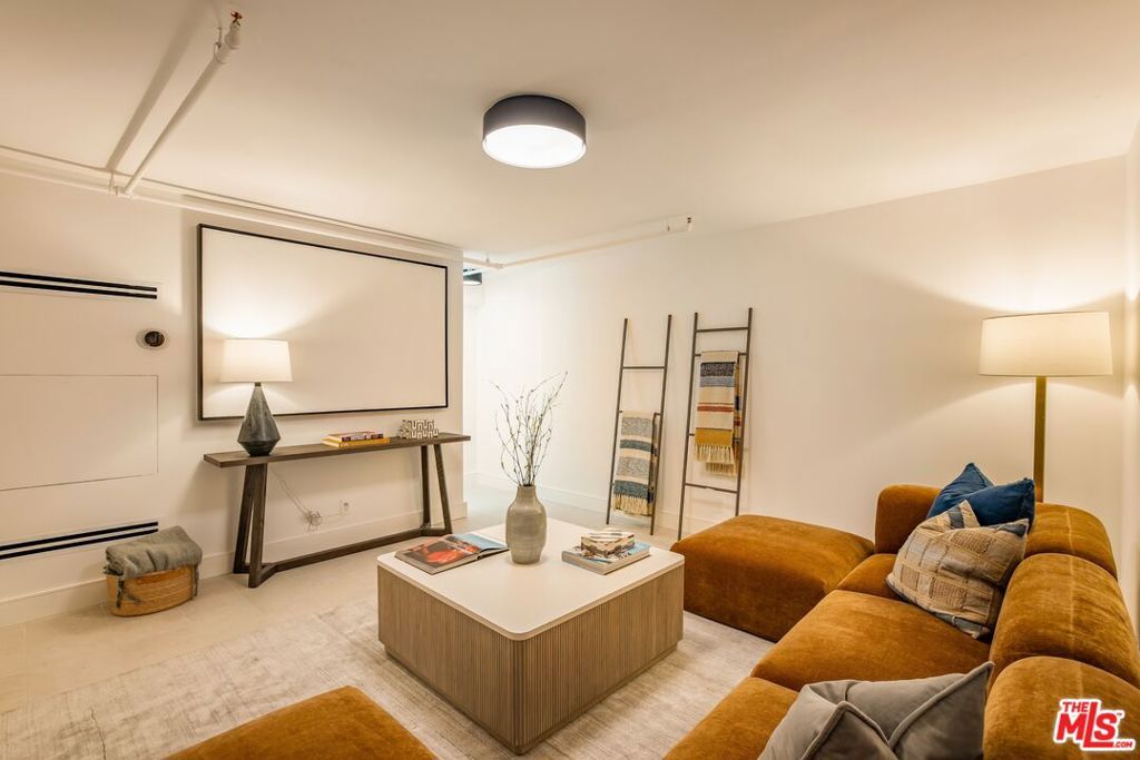 listing image 130728074022749497967