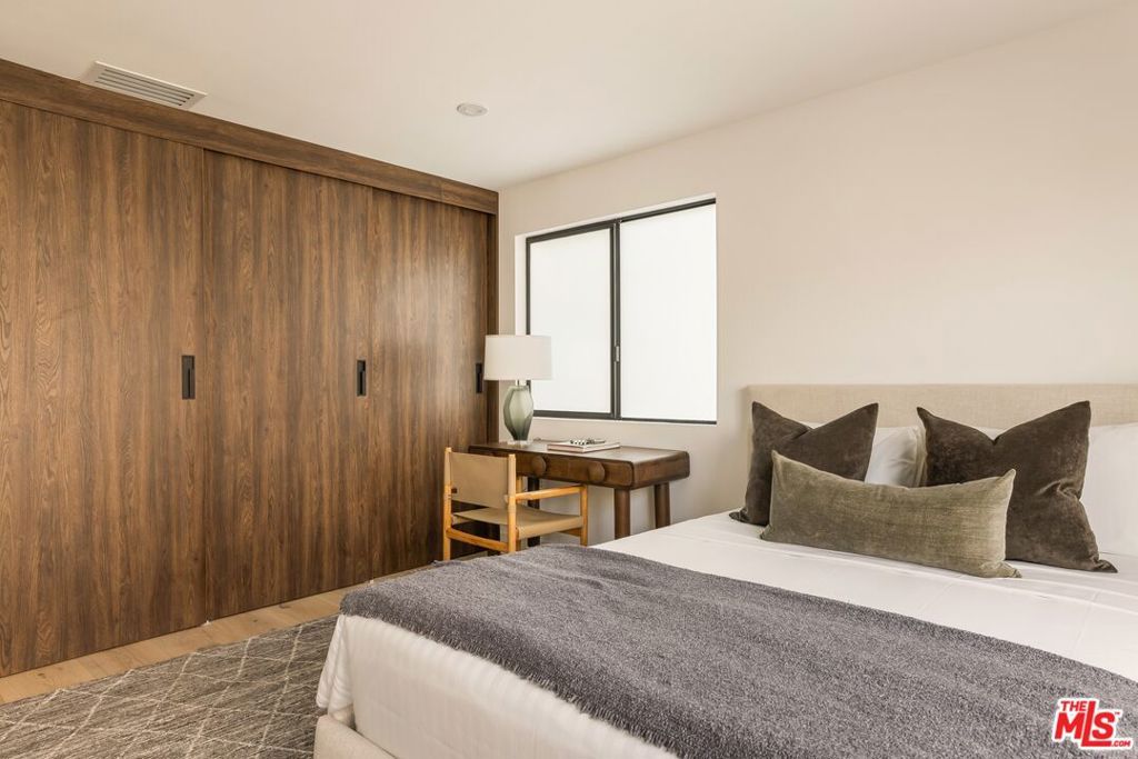 listing image 130726717049095990170