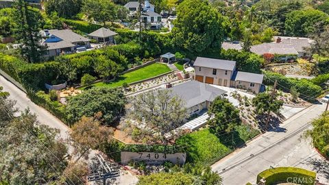 Photo of 7404 Woodrow Wilson Drive, Los Angeles, CA 90046 (MLS # GD25250412) Photo of 7404 Woodrow Wilson Drive, Los Angeles, CA 90046 (MLS # GD25250412)