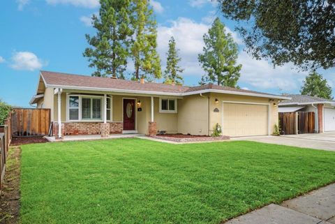 Photo of 5756 Pontiac Dr, San Jose, CA 95123 (MLS # ML82032885)