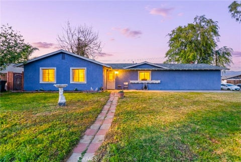 Photo of 19450 Woodhill Street, Rialto, CA 92376 (MLS # IV26137386)