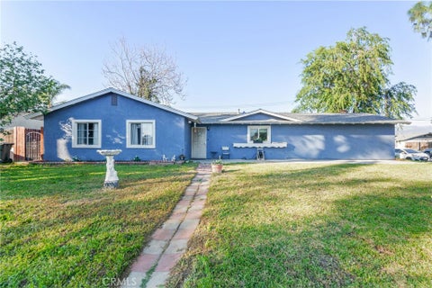 Photo of 19450 Woodhill Street, Rialto, CA 92376 (MLS # IV26137386)