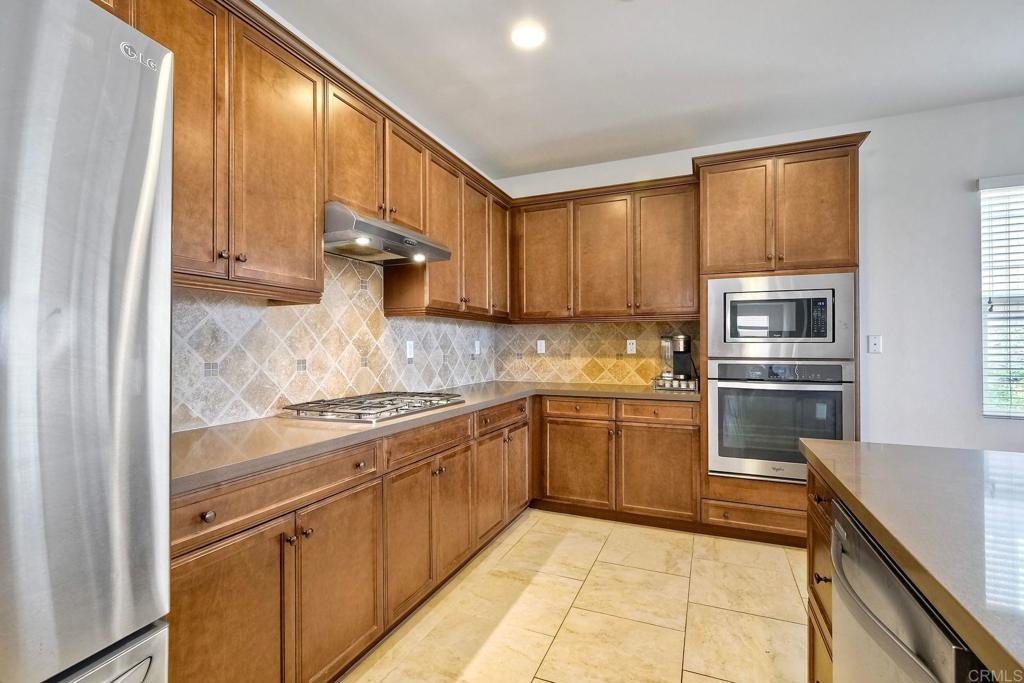 1746 Avenida Regina