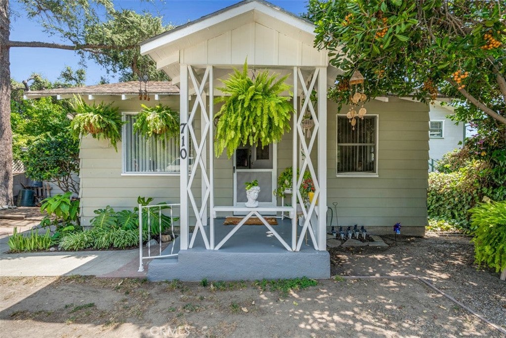 710 E Greystone