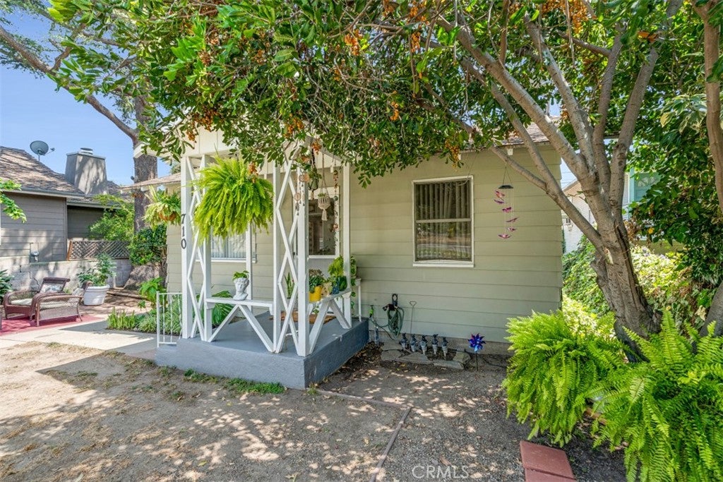 710 E Greystone
