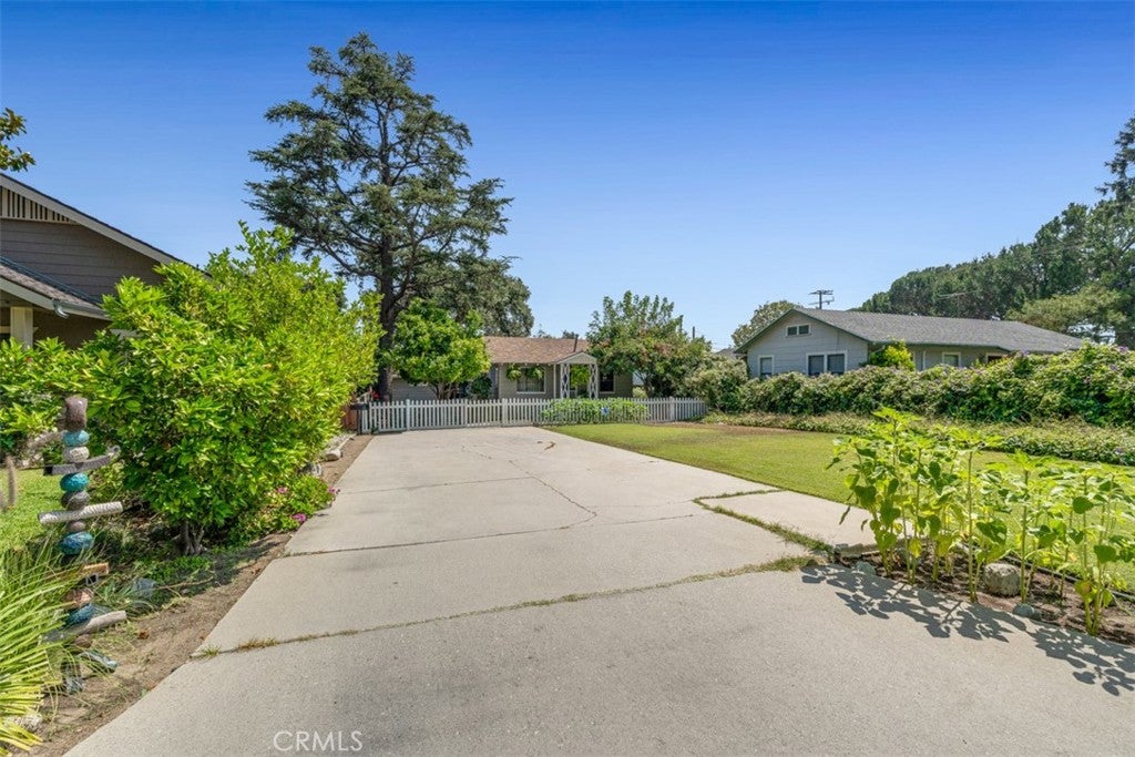 710 E Greystone