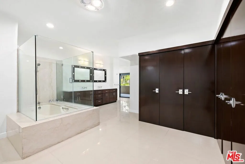 Los Angeles, California 90067, United States, 4 Bedrooms Bedrooms, ,6 BathroomsBathrooms,Residential,Pending,235355