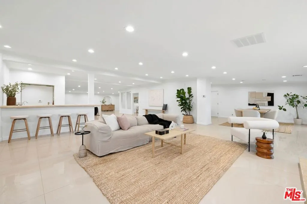 Los Angeles, California 90067, United States, 4 Bedrooms Bedrooms, ,6 BathroomsBathrooms,Residential,Pending,235355