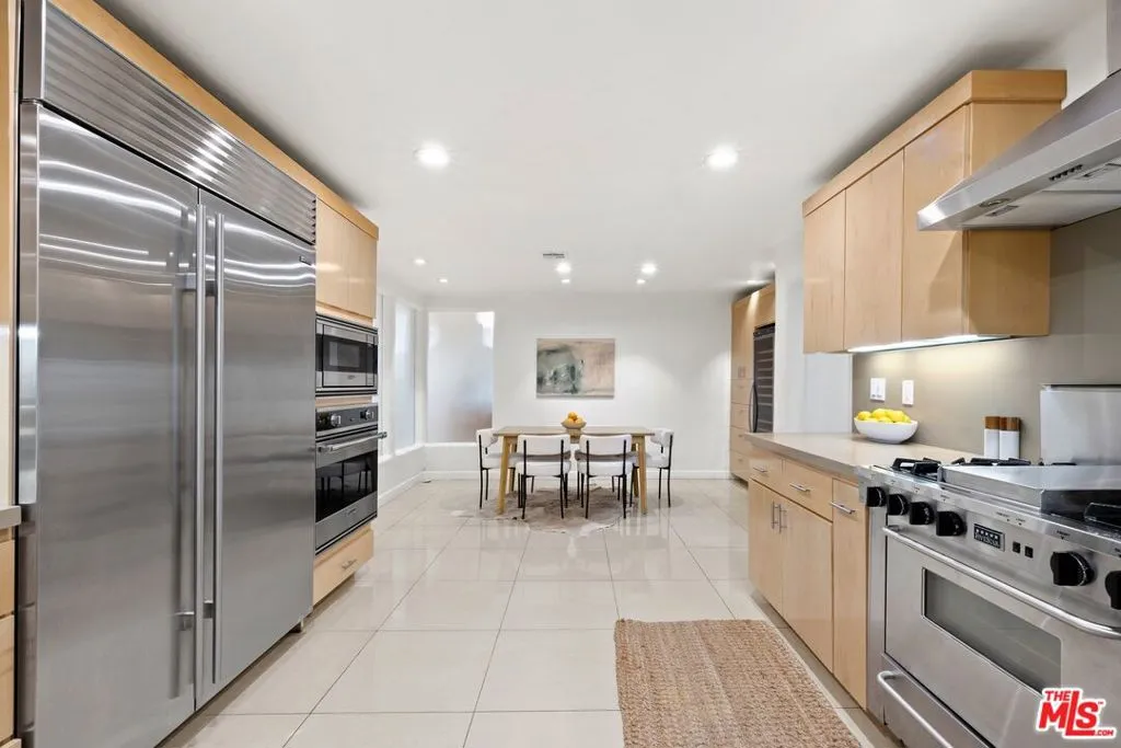 Los Angeles, California 90067, United States, 4 Bedrooms Bedrooms, ,6 BathroomsBathrooms,Residential,Pending,235355