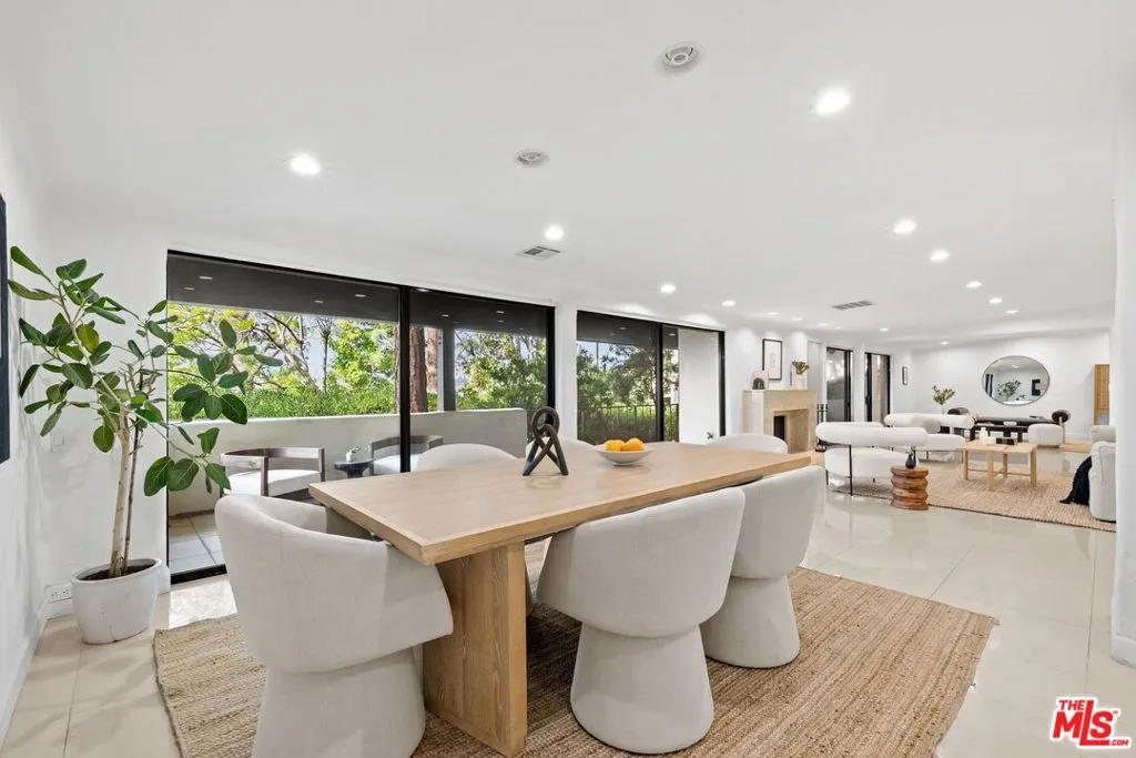 Los Angeles, California 90067, United States, 4 Bedrooms Bedrooms, ,6 BathroomsBathrooms,Residential,Pending,235355