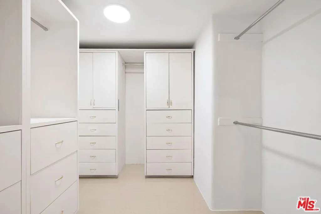 Los Angeles, California 90067, United States, 4 Bedrooms Bedrooms, ,6 BathroomsBathrooms,Residential,Pending,235355