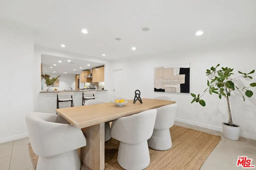 Los Angeles, California 90067, United States, 4 Bedrooms Bedrooms, ,6 BathroomsBathrooms,Residential,Pending,235355