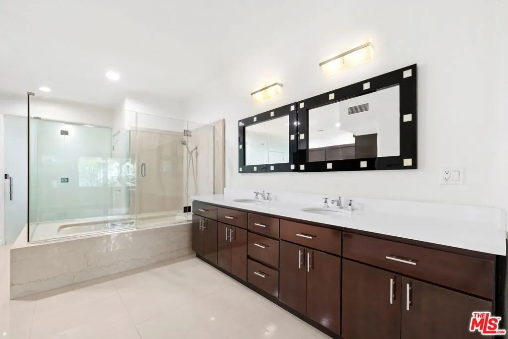 Los Angeles, California 90067, United States, 4 Bedrooms Bedrooms, ,6 BathroomsBathrooms,Residential,Pending,235355