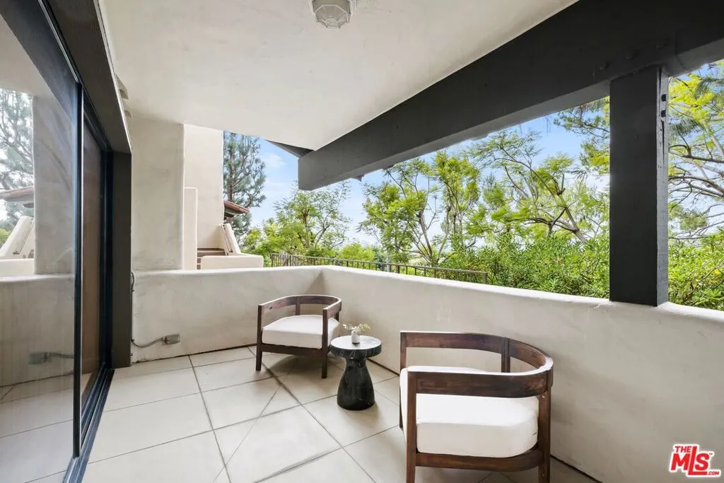 Los Angeles, California 90067, United States, 4 Bedrooms Bedrooms, ,6 BathroomsBathrooms,Residential,Pending,235355