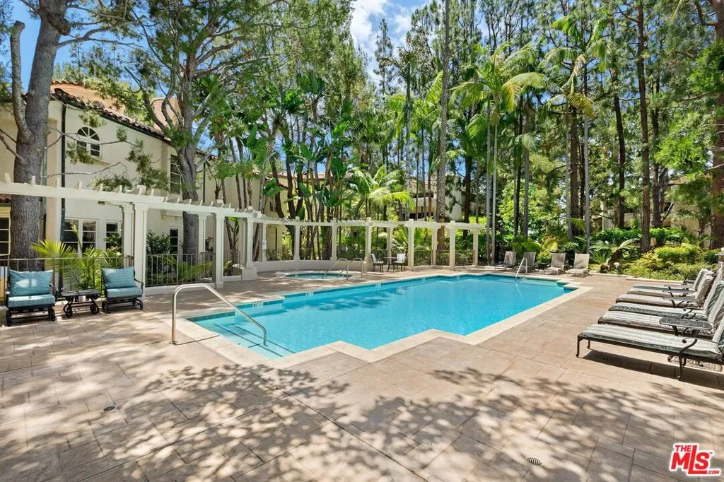 Los Angeles, California 90067, United States, 4 Bedrooms Bedrooms, ,6 BathroomsBathrooms,Residential,Pending,235355