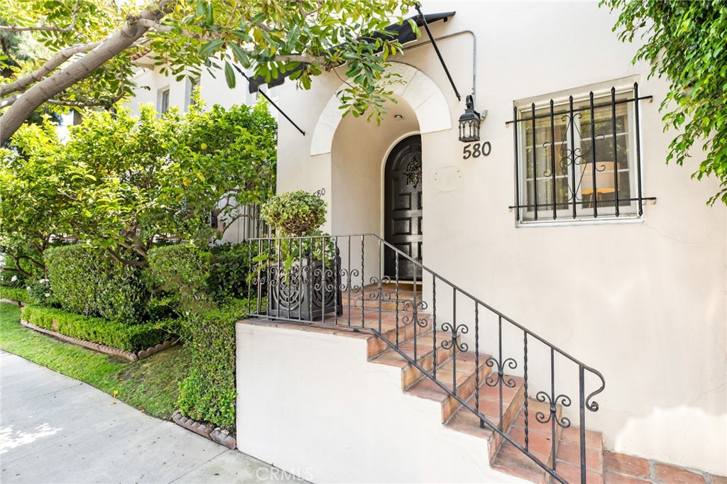 1920's Spanish Charmer top floor of a duplex as featured in Traditional Home Magazine, has high ceilings, gorgeous hardwood floors. Grand windows that provide a feeling of light filled tranquility. Spacious floor plan with 3 large bedrooms, 2 remodeled bathrooms, gourmet kitchen, with Honed marble counter tops and Viking appliances. Large laundry room, and separate breakfast room. There is also a light filled home office with a built-in 8 ft. desk. Additionally, there is a gracious formal dining room with its own private balcony for alfresco dining. Large living room features custom made bookshelves and a romantic fireplace. Master bedroom with enormous closets, plus an 11ft. high balcony with city views. A perfect pied a terr in one of the most coveted neighborhoods in Los Angeles. One car garage plus one exterior space.