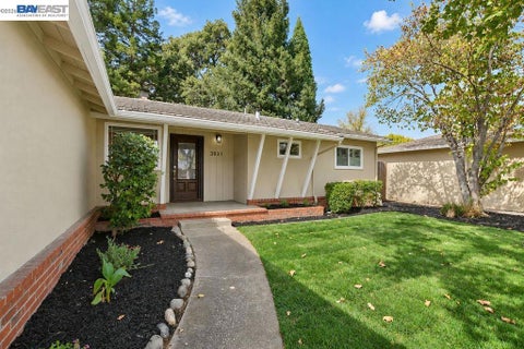 Photo of 3831 Maplewood Dr DR, Concord, CA 94519 (MLS # 41149475)