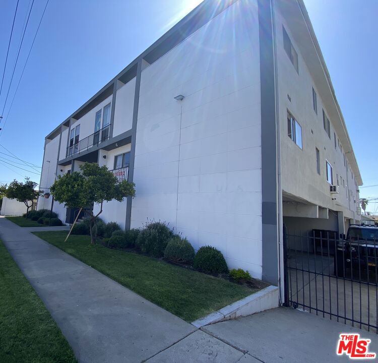 1165 N Normandie Avenue