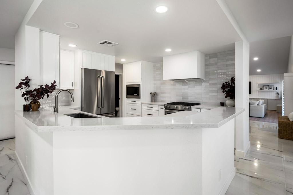 Regency Palms - Residential