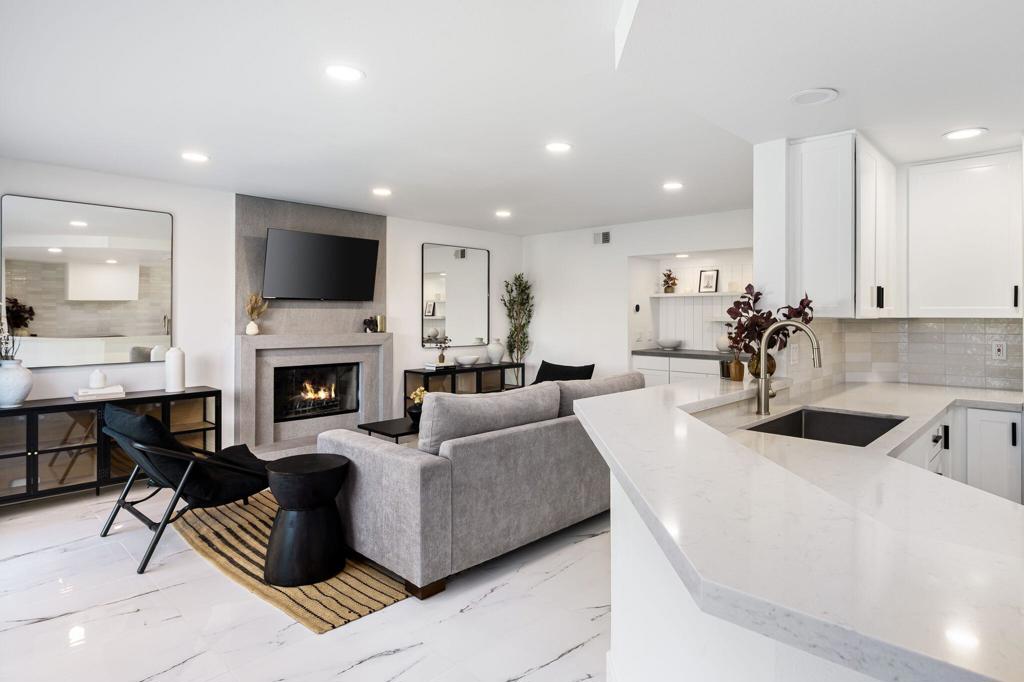 Regency Palms - Residential
