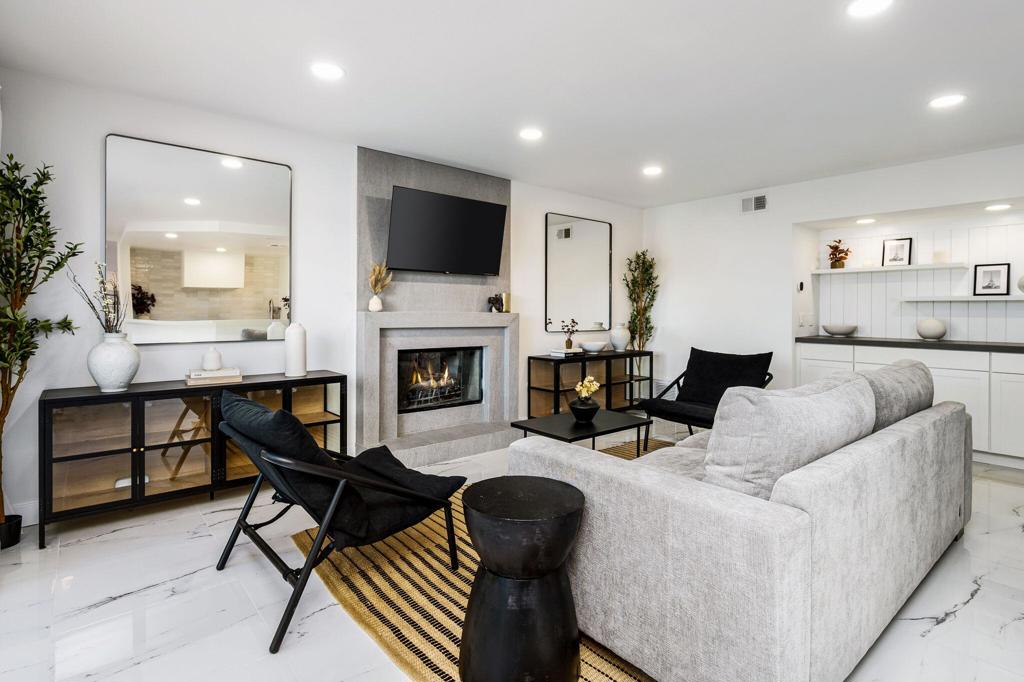 Regency Palms - Residential