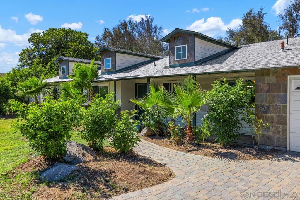 1140 Cloverleaf Dr