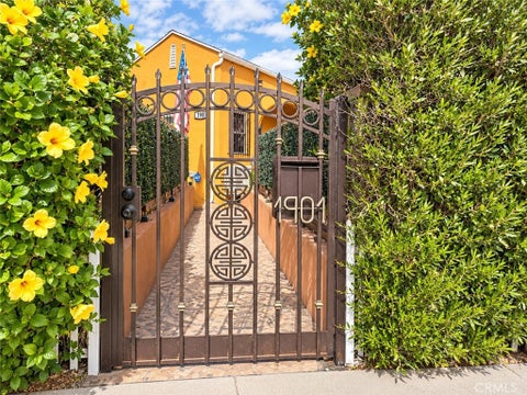 Photo of 1901 W 64th Street, Los Angeles, CA 90047 (MLS # DW26223752)