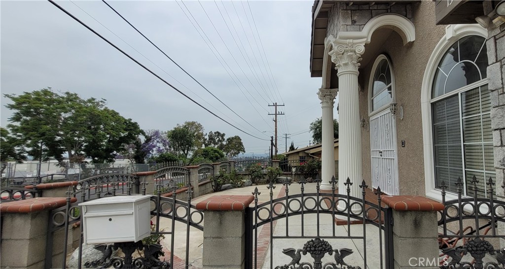1389 Hillside Street