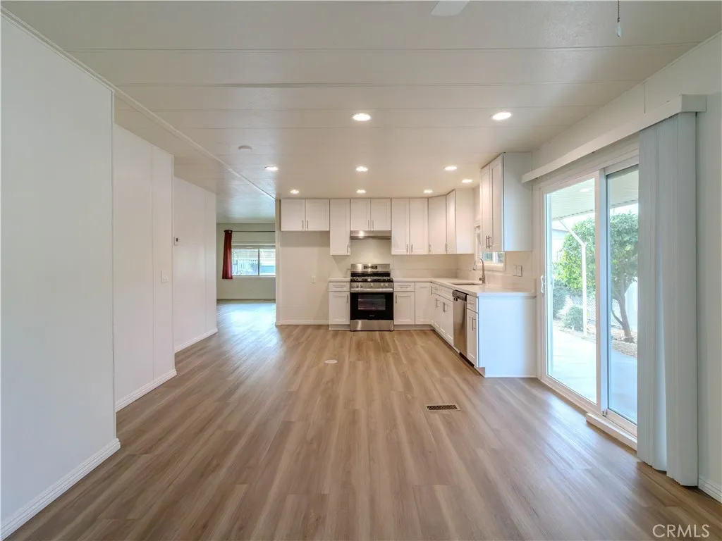 Corona, California 92882, United States, 2 Bedrooms Bedrooms, ,2 BathroomsBathrooms,Residential,Active,237640